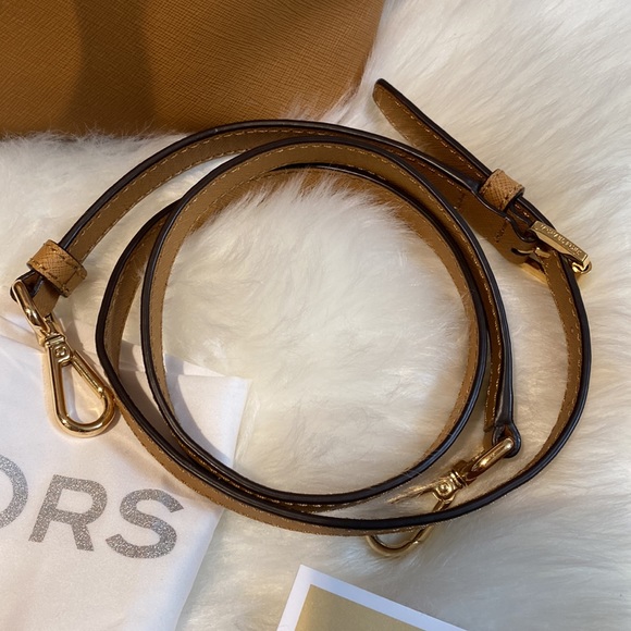 Michael Kors Crossbody - Picture 8 of 16